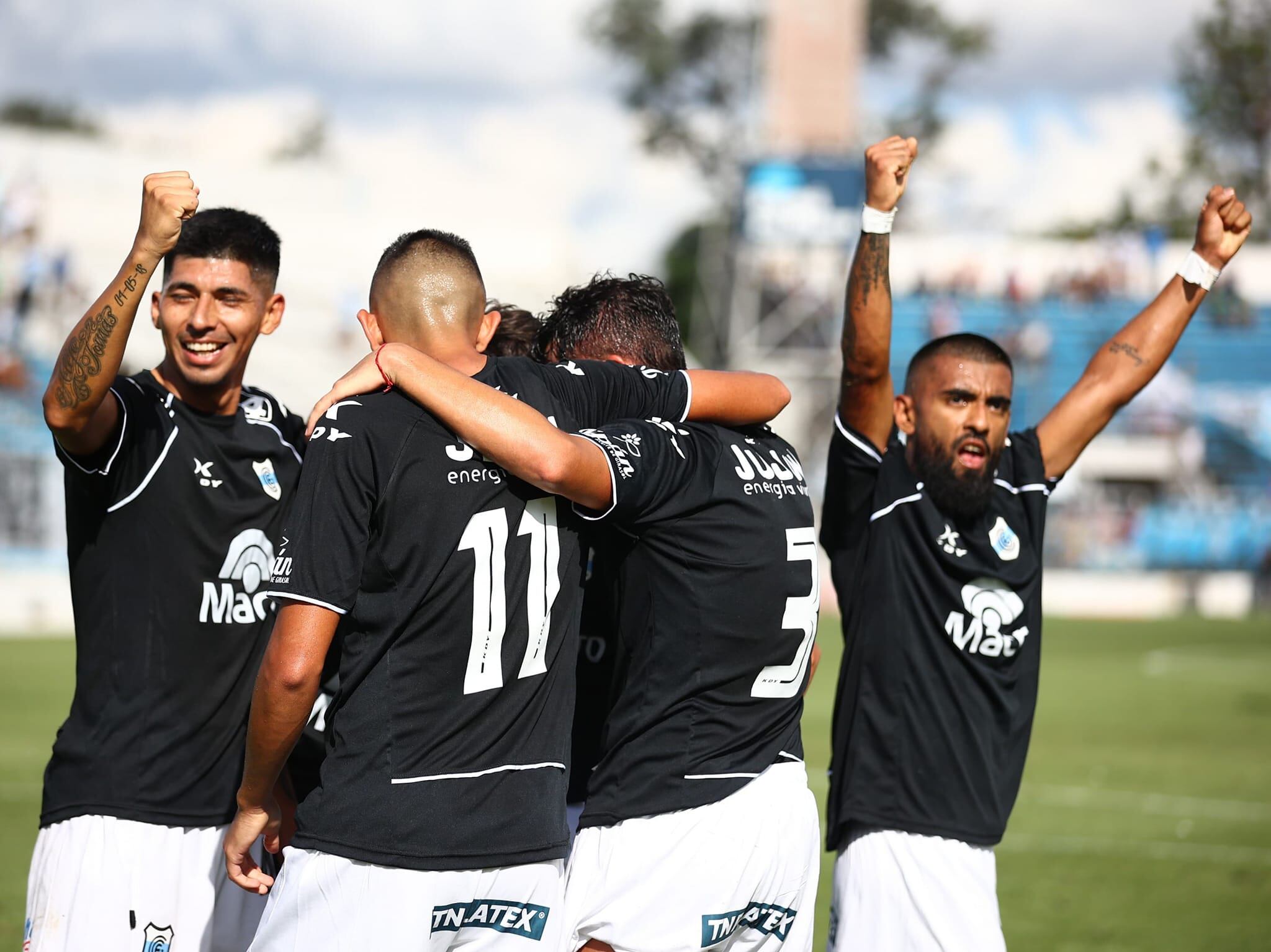 En el debut de Matías Módolo, sus jugadores le regalaron una sonrisa tanto al DT debutante como a los hinchas albicelestes.