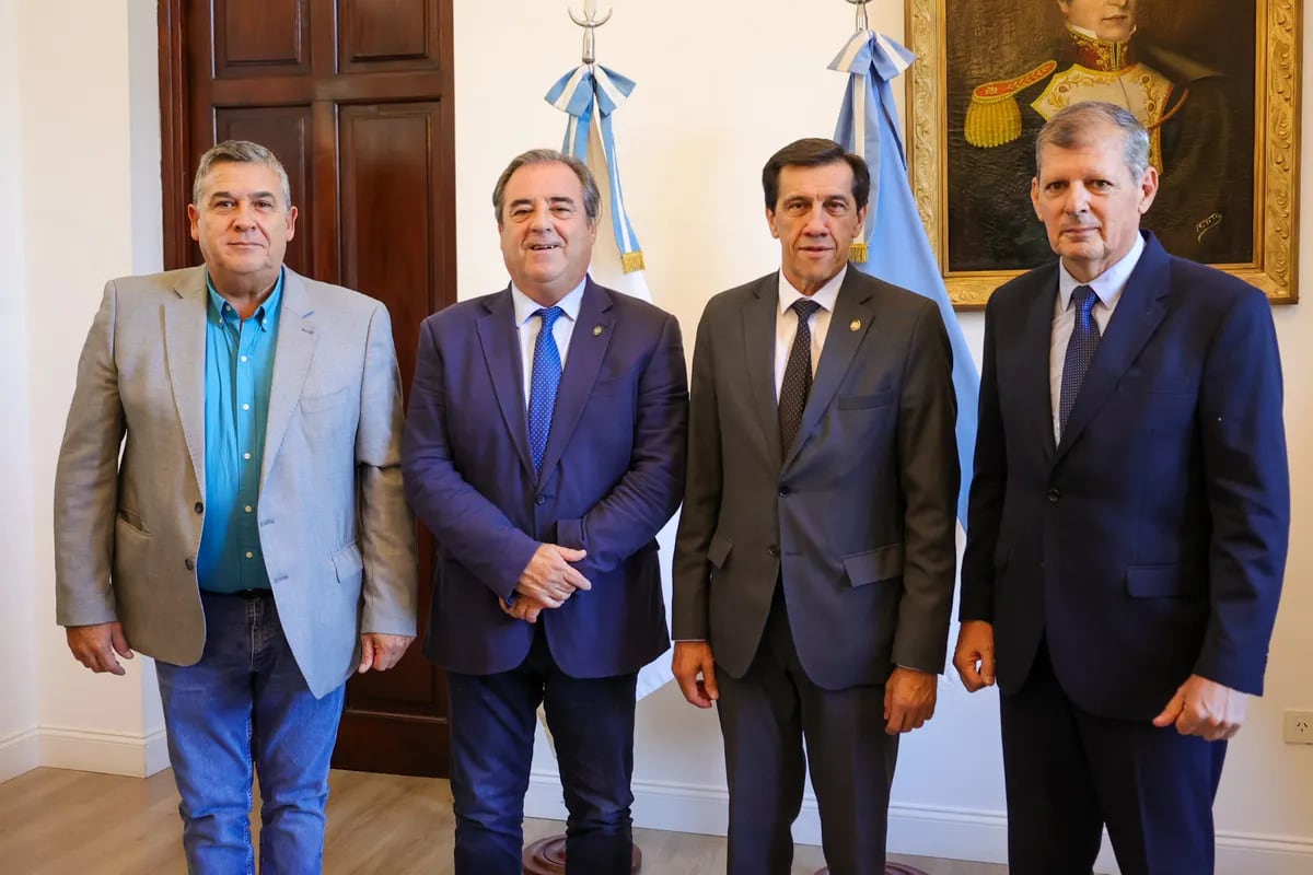 De izquierda a derecha, el jefe de Gabinete, Freddy Morales; el vicegobernador Alberto Bernis, el gobernador Carlos Sadir, y el nuevo secretario de Seguridad, Juan Manuel Pulleiro.