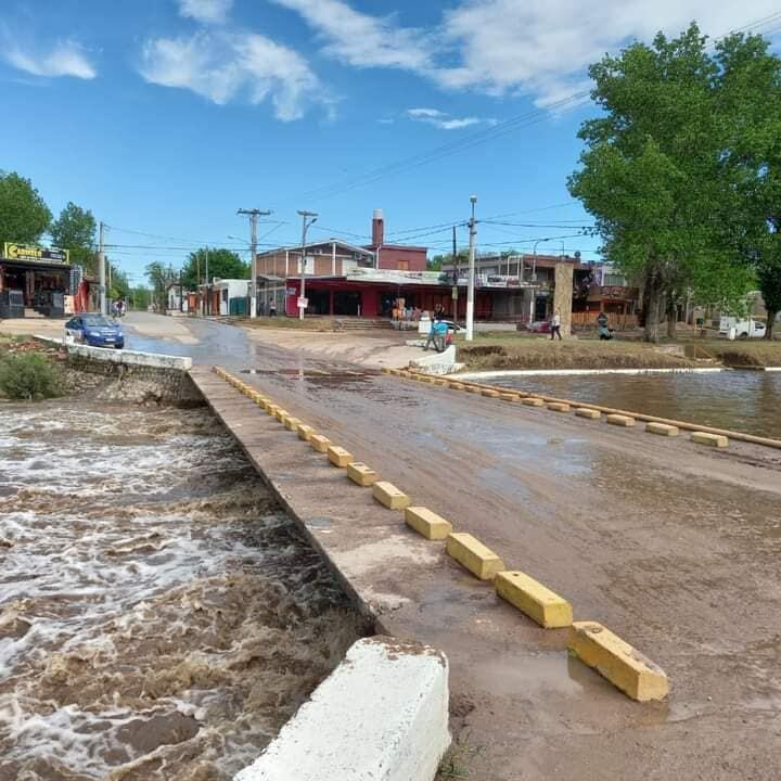 Por las crecidas piden circular con precaución en varias localidades de Traslasierra.