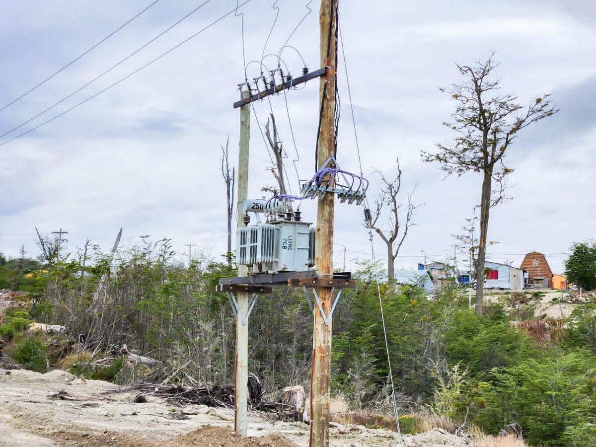 La DPE finalizó la instalación de la red eléctrica en el barrio Altos de la Montaña