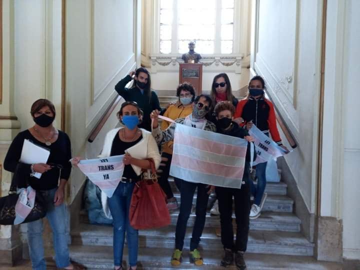 el pasado 4 de diciembre, la comunidad Travesti Trans y No Binarie de Tres Arroyos presentó en la Municipalidad una nota para que se efectivice el cupo laboral