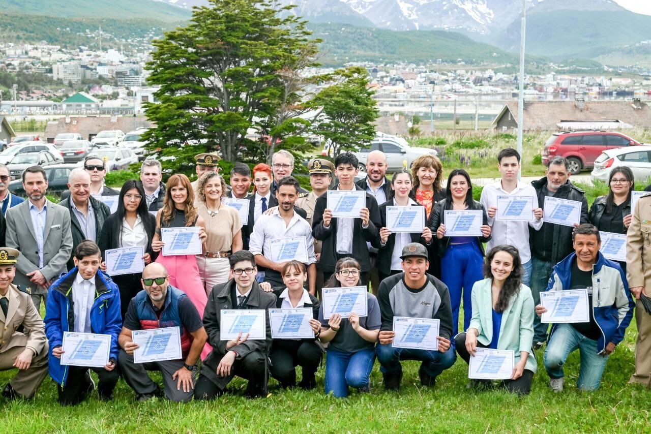 Acto de la escuela de Formación y Capacitación de la Marina Mercante Ushuaia