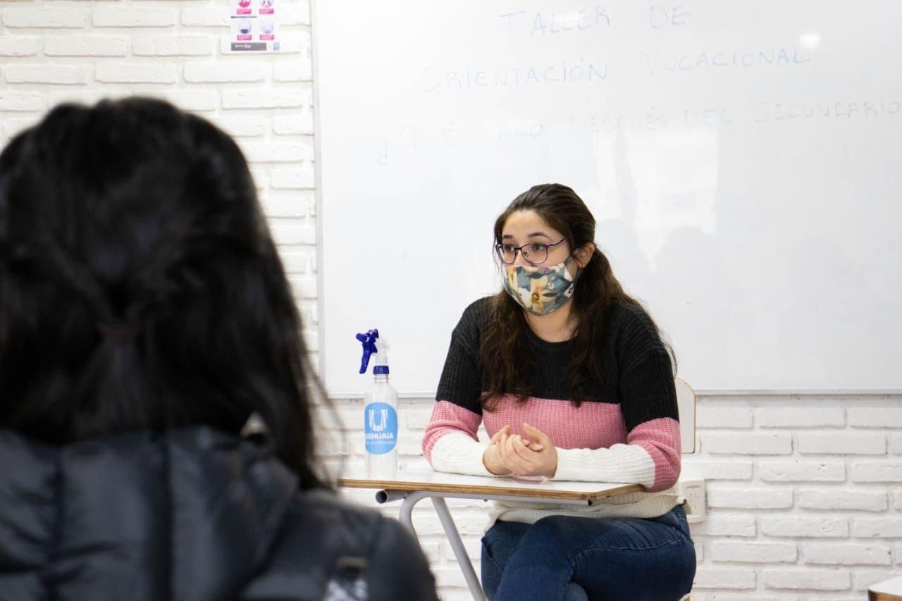 Los talleres orientación vocacional estarán a cargo de la  Lic. Ayelén Inostroza.