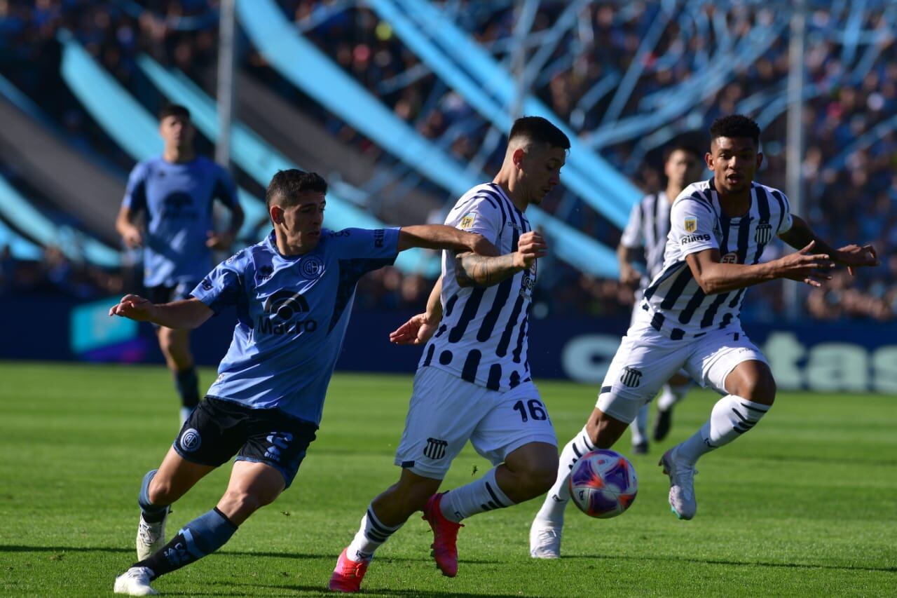 Belgrano y Talleres, en una nueva edición del clásico cordobés en el Gigante de Alberdi. (Ramiro Pereyra / La Voz)