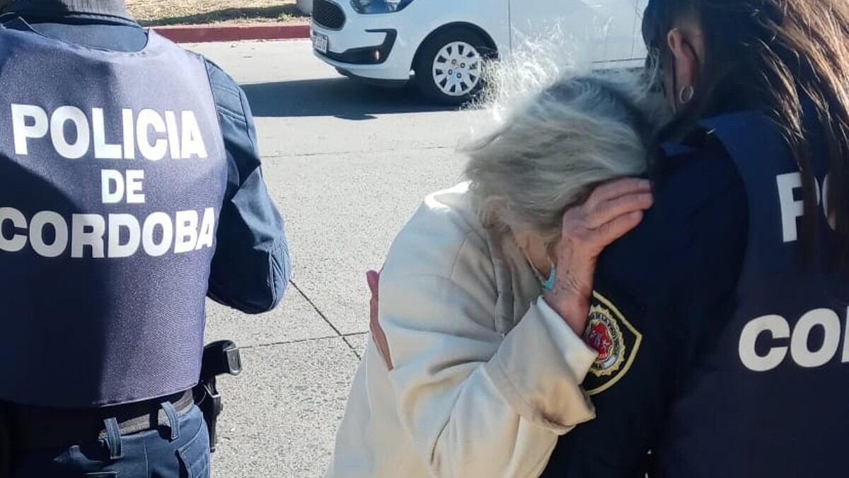 Indignante: engañaron a una mujer de 77 años y le robaron 100 mil dólares en Córdoba