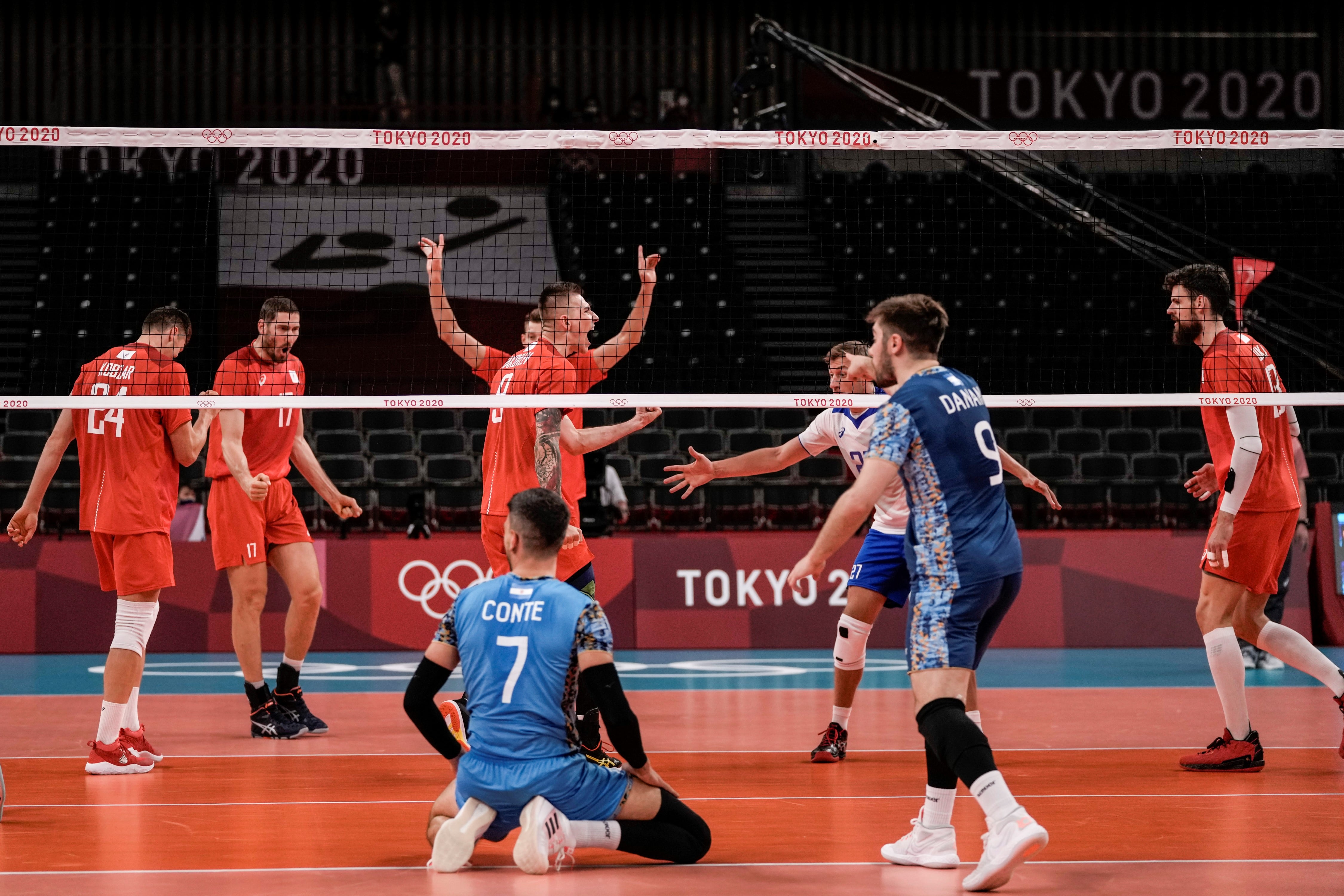 Argentina no pudo con la potencia de Rusia y cayó 3-1 en el debut en el torneo de vóley masculino de Tokio 2020. (Foto: AP)