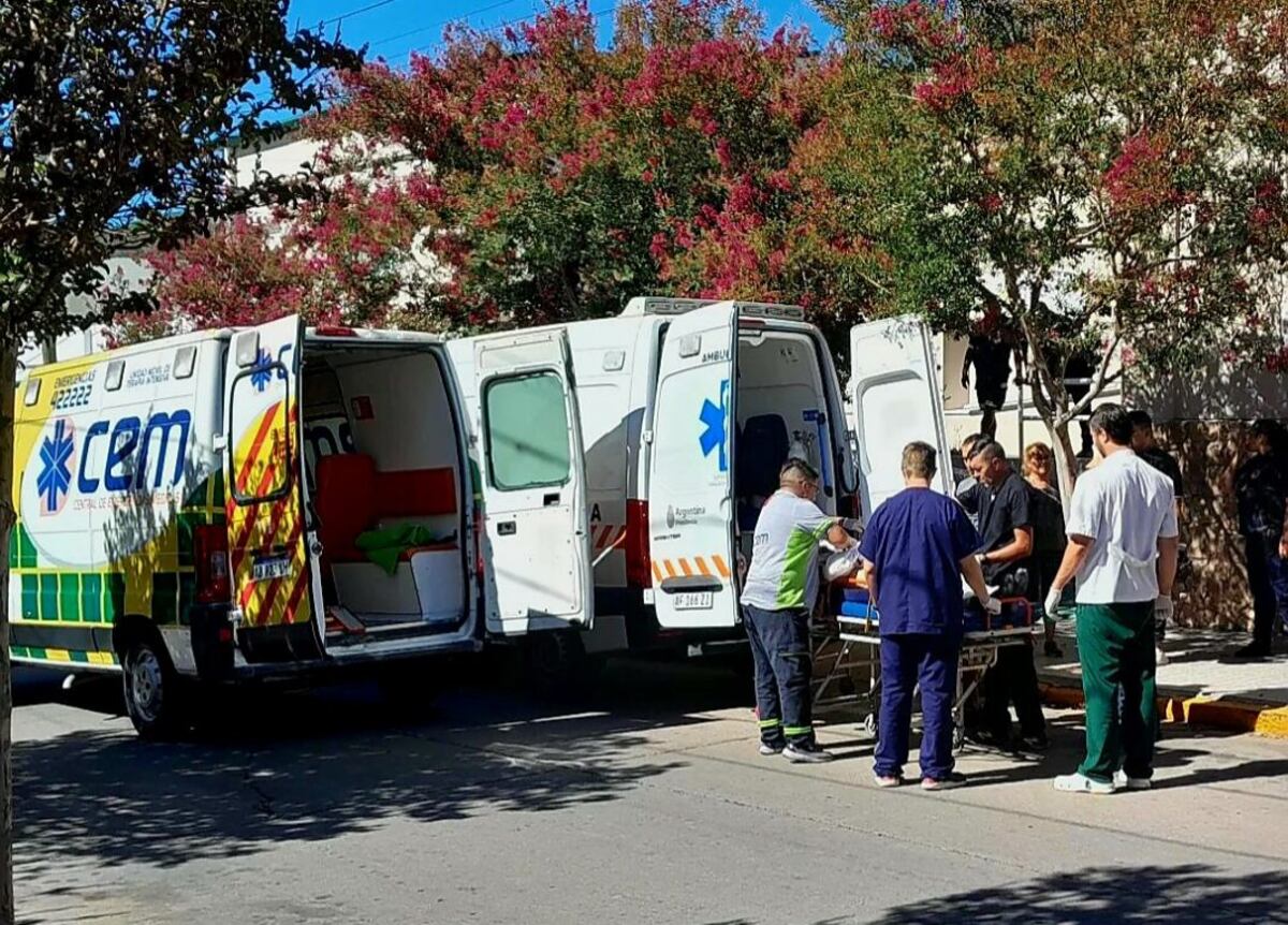 Una mujer y dos hombres se pelearon a machetazos en La Cumbre y debieron ser hospitalizados