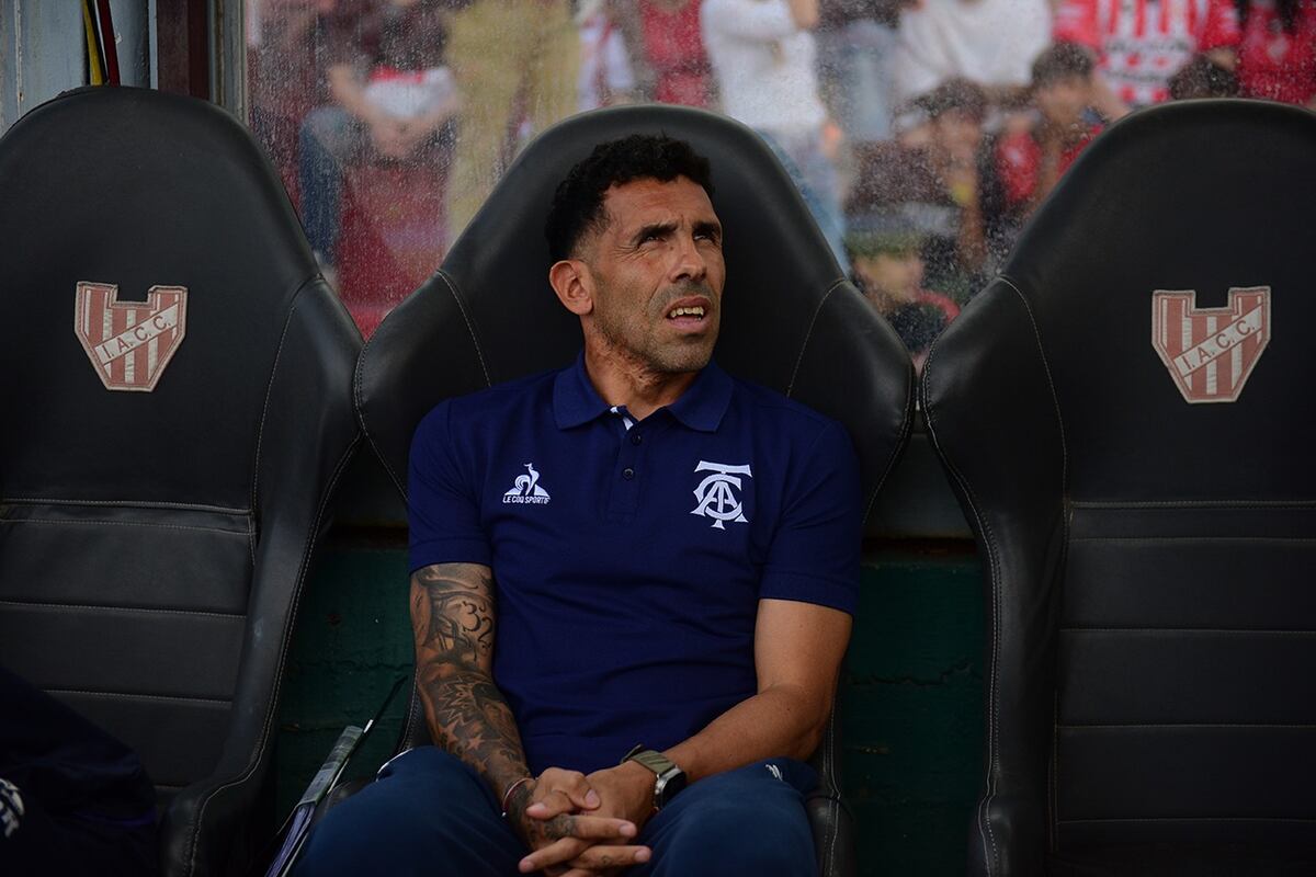 Talleres viajó para dar el golpe en la Bombonera: lista de concentrados y los once de Carlos Tevez