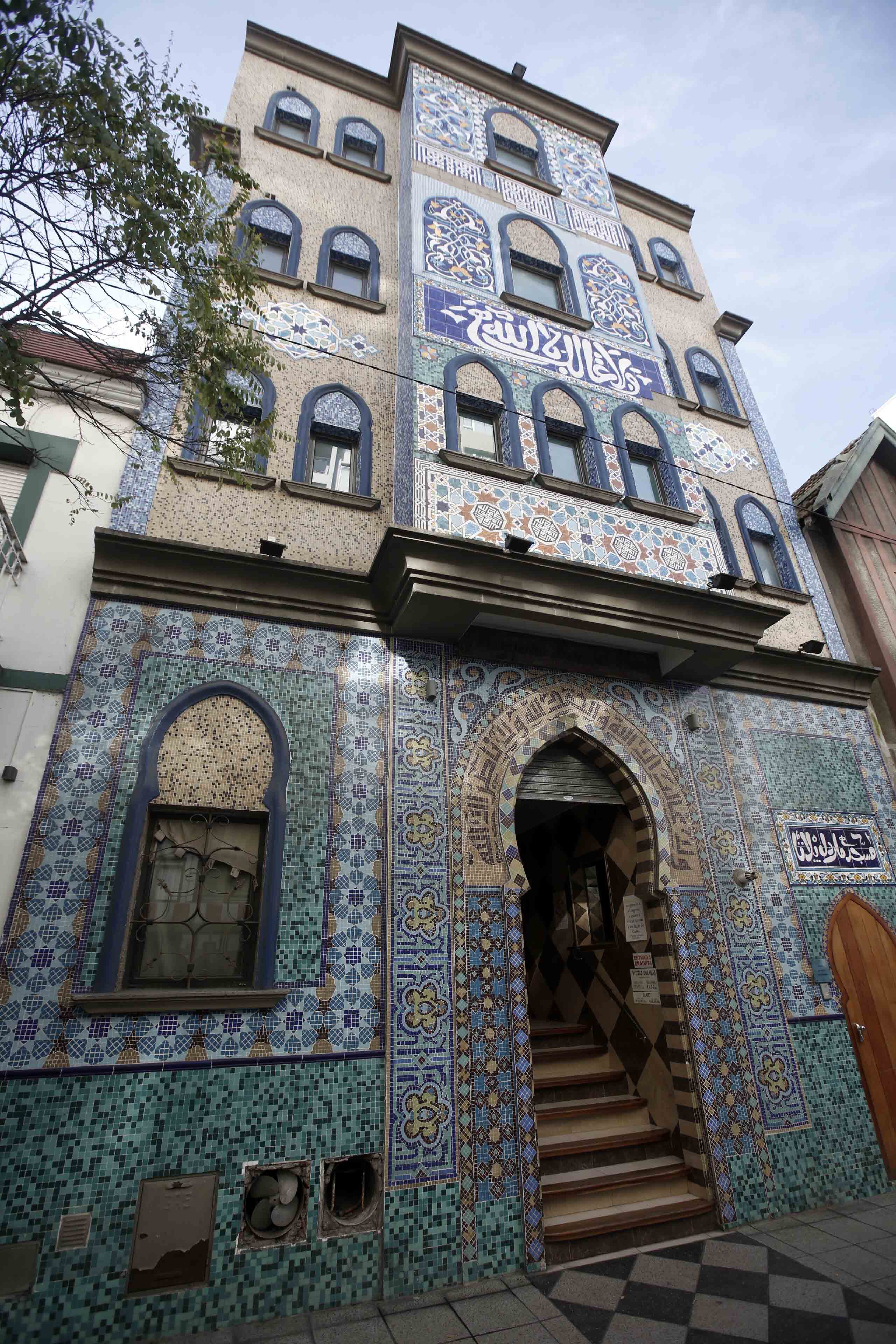 El itinerario peatonal es totalmente gratuito y se recorre la arquitectura de una Mezquita y la nave, cripta y baptisterio de la Catedral de la ciudad.