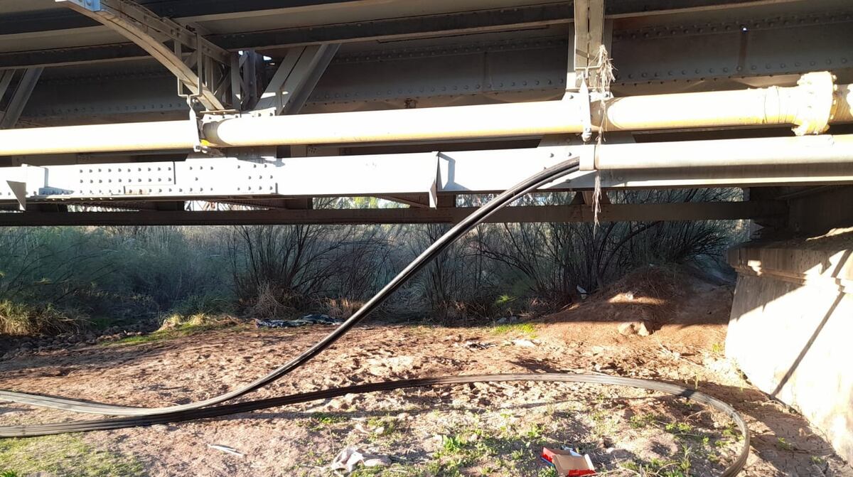 Parte de la Zona Este sin internet por el intento de robo de un cable de fibra óptica
