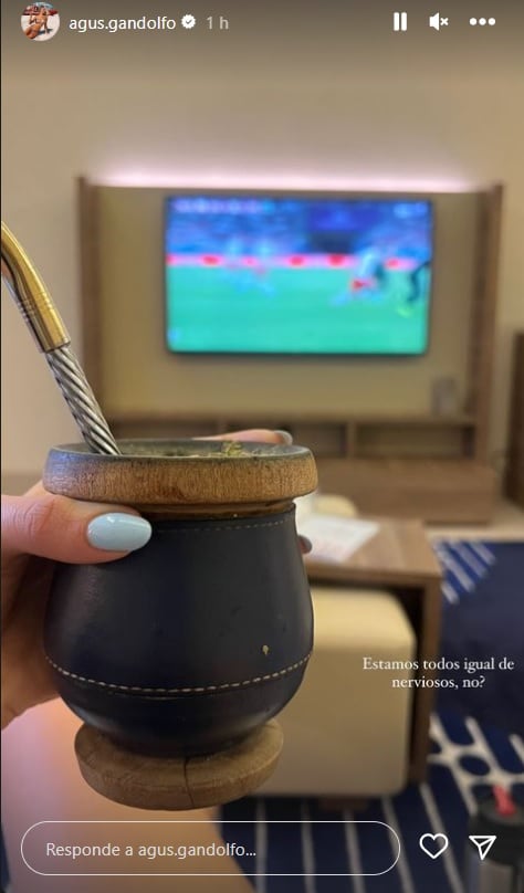 Agustina Gandolfo esperando el partido frente a México.