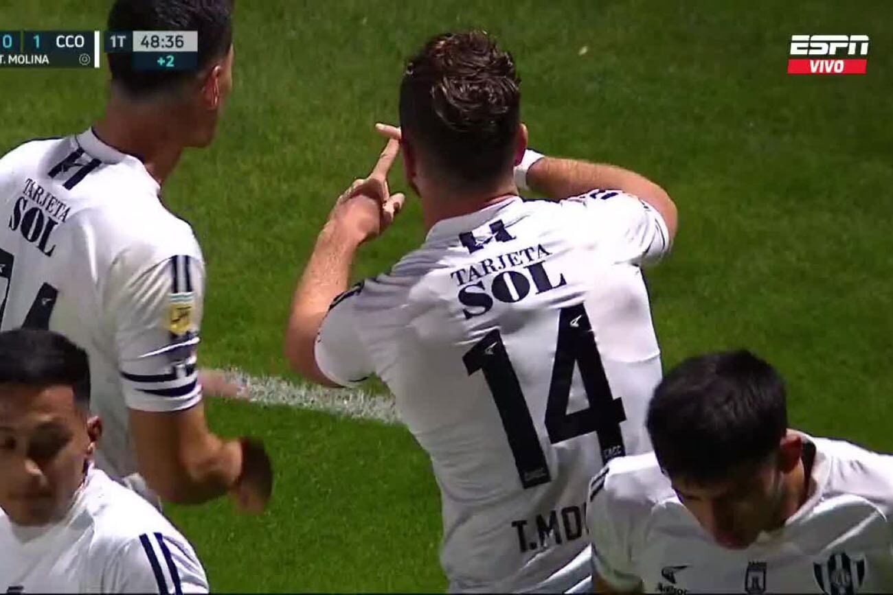 Tomás Molina, ex-Talleres, marcó el 1-0 a favor de Central Córdoba ante Belgrano y celebró con la "T".  (Captura de pantalla)