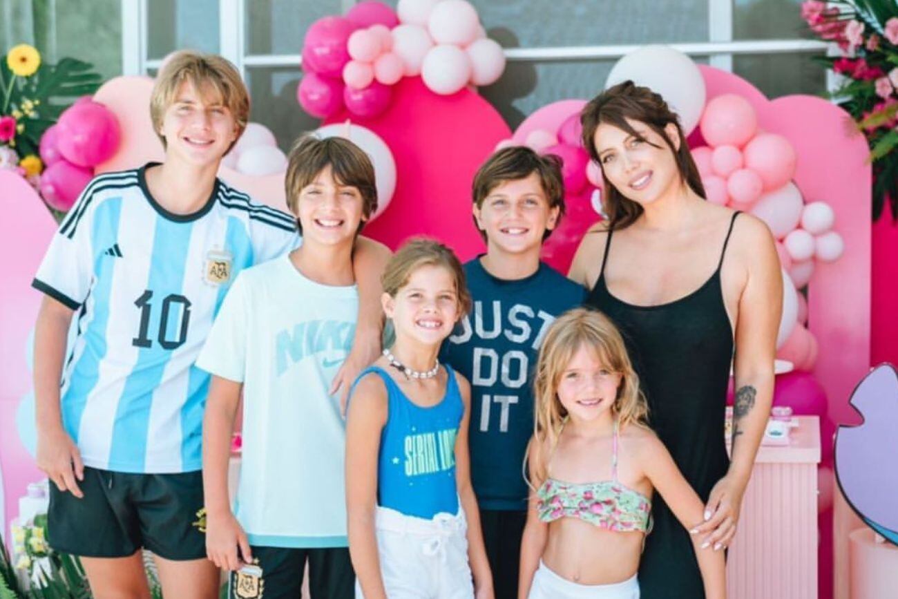 Wanda Nara junto a todos sus hijos.