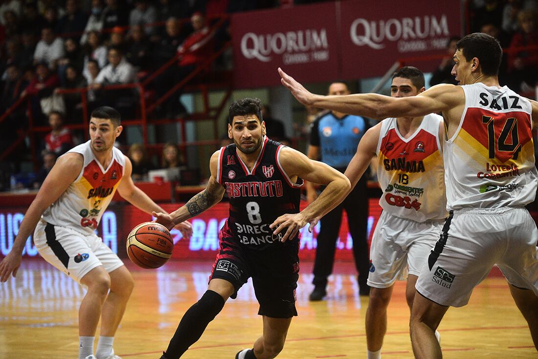 Partido semifinal de Basquet entre Instituto y San Martin    Foto: (Pedro Castillo / La Voz)