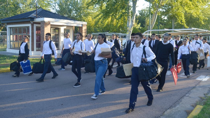 Puerto Belgrano: casi 700 jóvenes iniciaron el PSP en la Escuela de Suboficiales