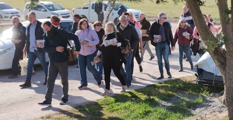 Fhürer cerro la campaña con caminatas en Orense y Claromecó