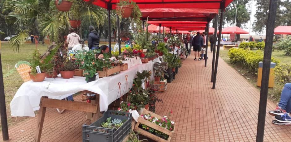 En la feria participan  productores, artesanos y feriantes de todos los rubros.