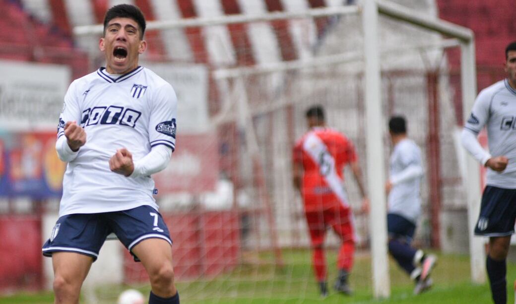 Brian Oyola marcó el gol en el primer tiempo reducido ante Maipú que completaron el partido suspendido por la Primera Nacional.