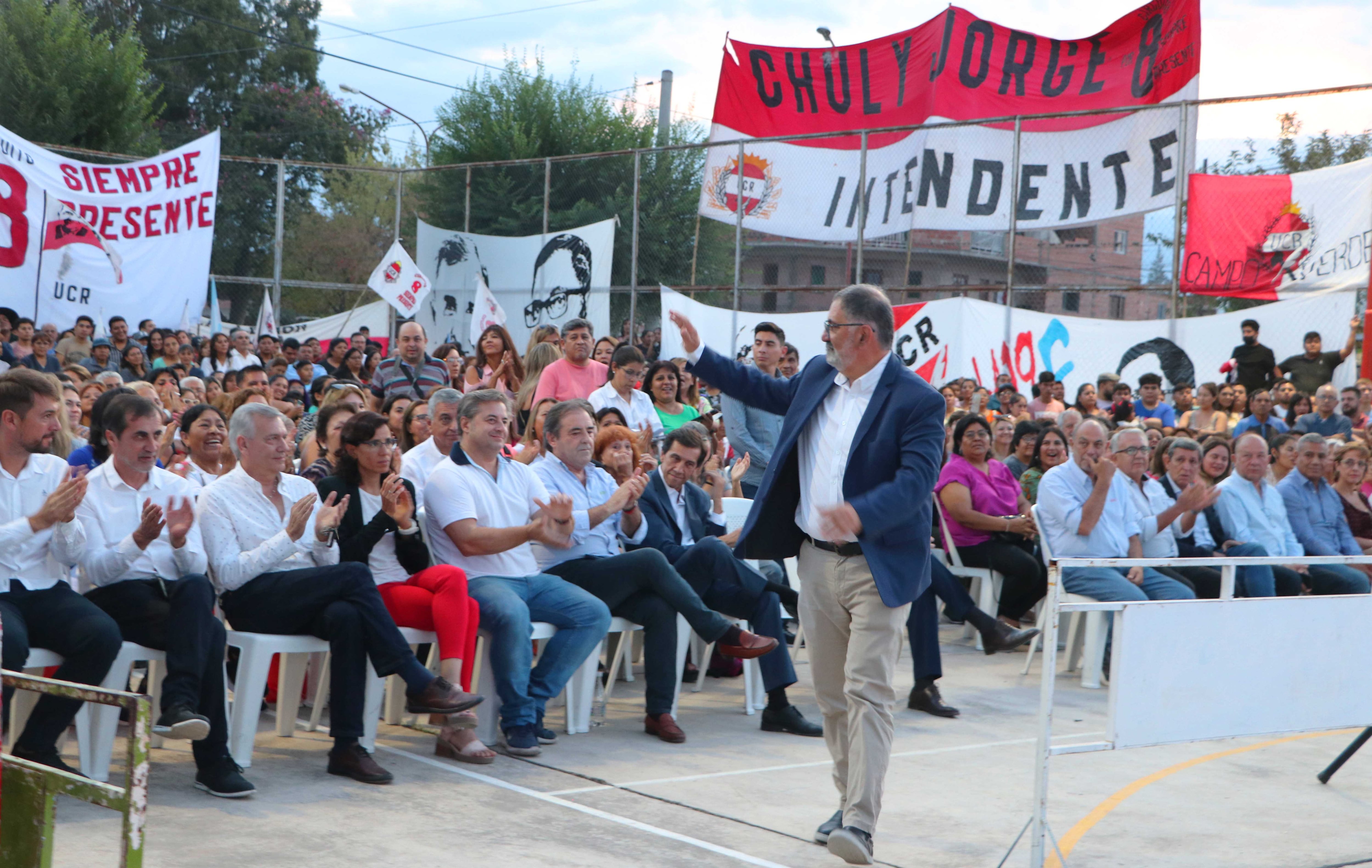 El acto en Alto Comedero convocó a referentes y militantes del frente Cambia Jujuy en apoyo a la candidatura de Raúl Jorge, un dirigente considerado un "bastión territorial" para el gobernador Gerardo Morales.