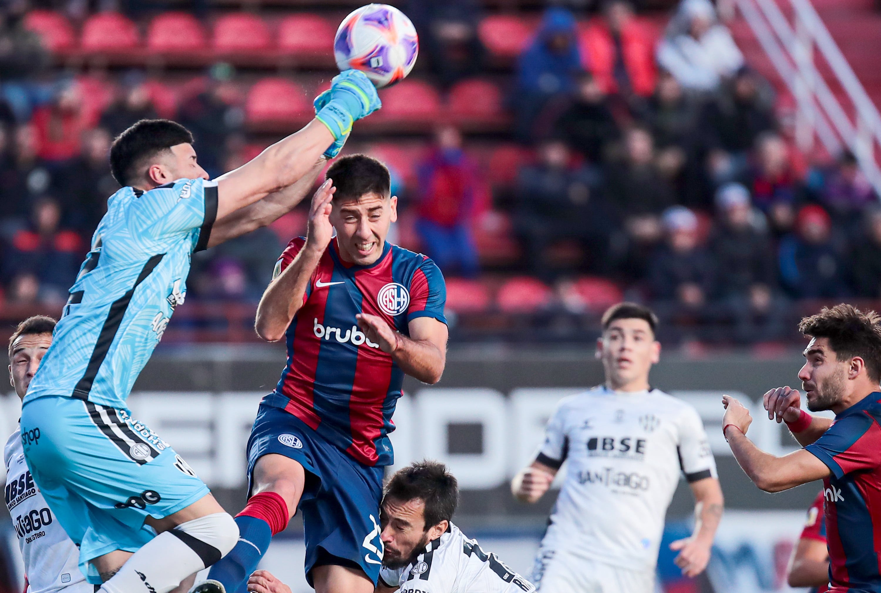 San Lorenzo sigue sin poder ganar, y empató sin goles frente a Central Córdoba en el Nuevo Gasómetro. (Fotobaires)