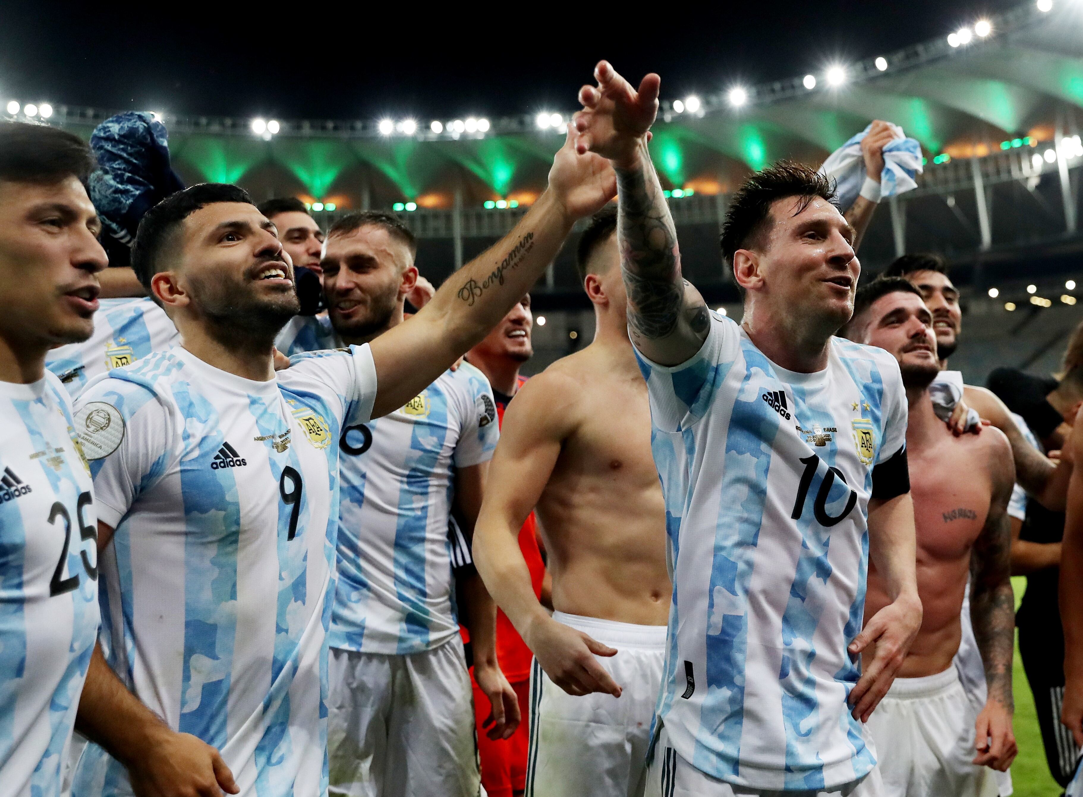 Lionel Messi detuvo a Rodrigo De Paul en los festejos contra los brasileños.