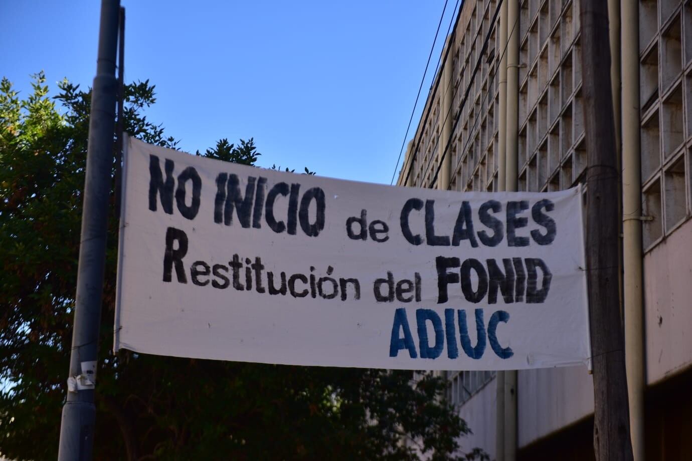 Paro docente en Córdoba. Colegio Manuel Belgrano. Foto: José Hernández/La Voz