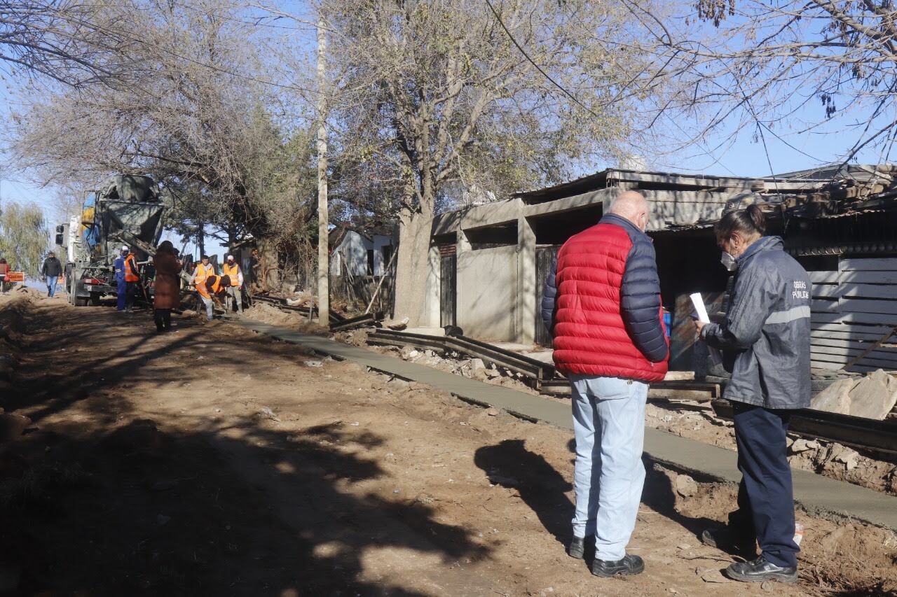 Obra cordón cuneta en calle Nilo, con una inversión que supera los 1.600.000 pesos.