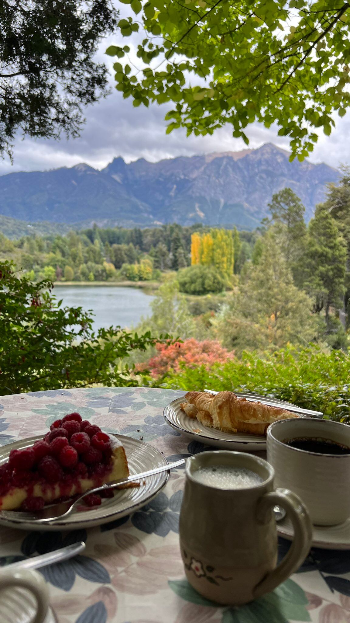 El lugar soñado para merendar en Bariloche con una vista increíble.