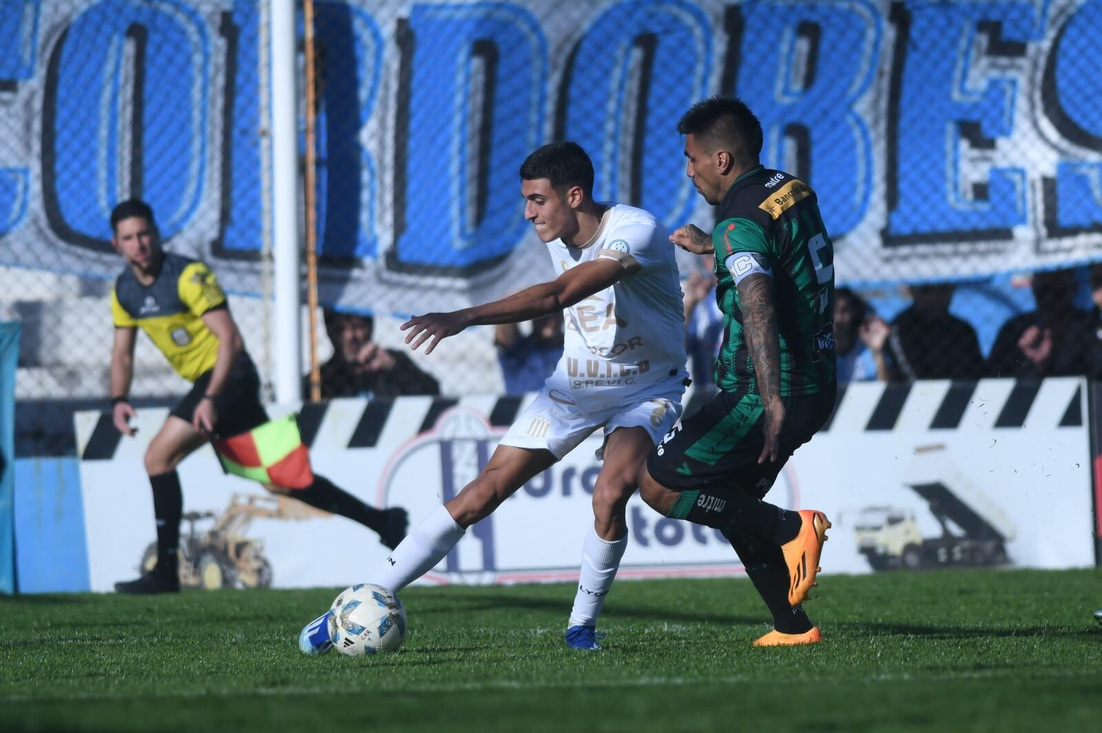 Racing empató 0-0 con San Martín de San Juan en Nueva Italia, por la Primera Nacional. (Ramiro Pereyra / La Voz)