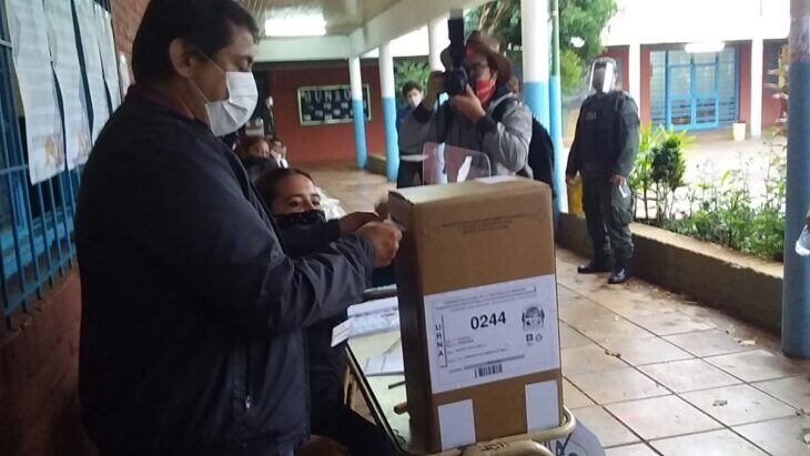 El Dr. Martín Cesino, tras emitir su voto en el Polivalente N°17 señaló: “Hoy es un día histórico”