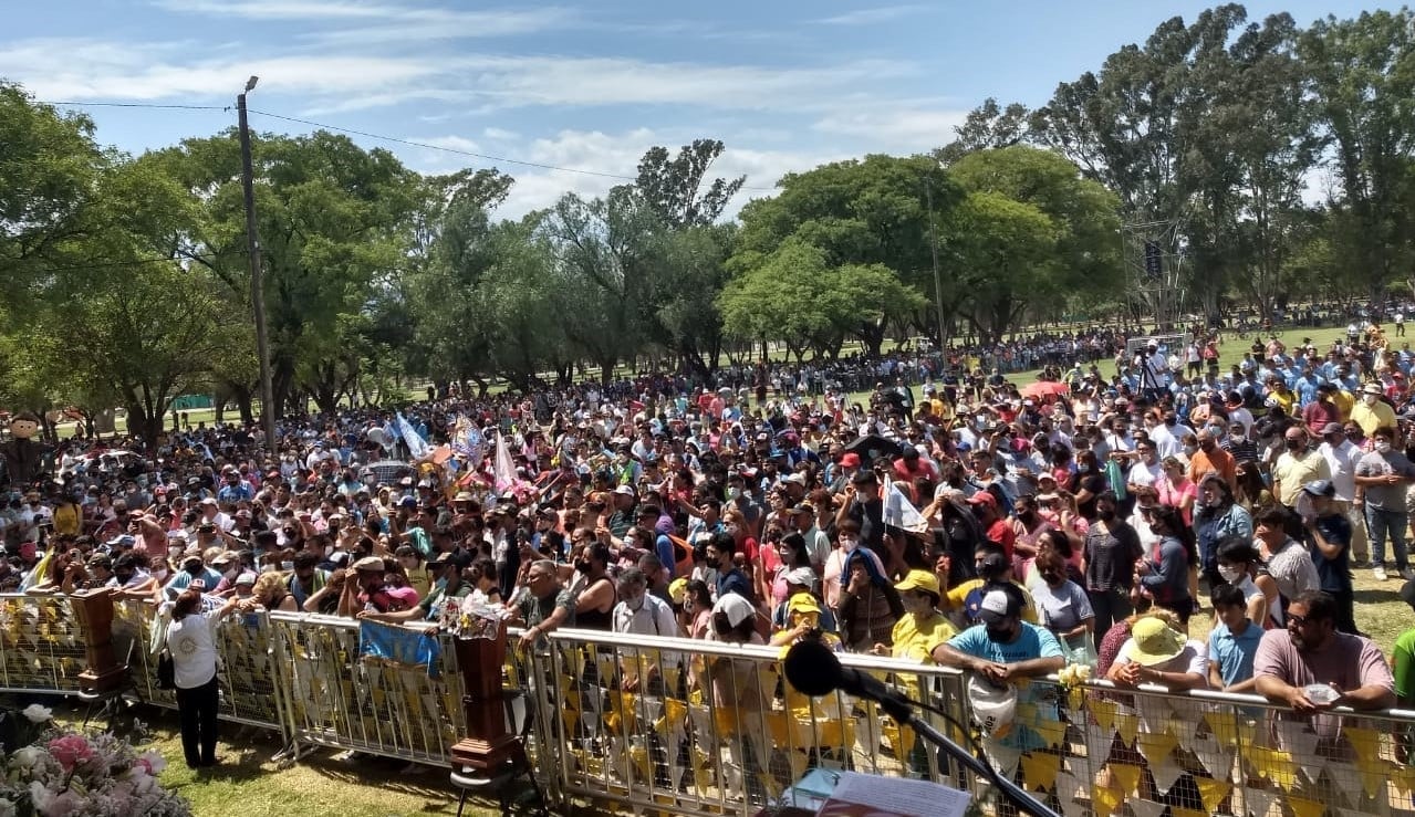 Miles de peregrinos participan en las celebraciones en honor a la Inmaculada Concepción de María.