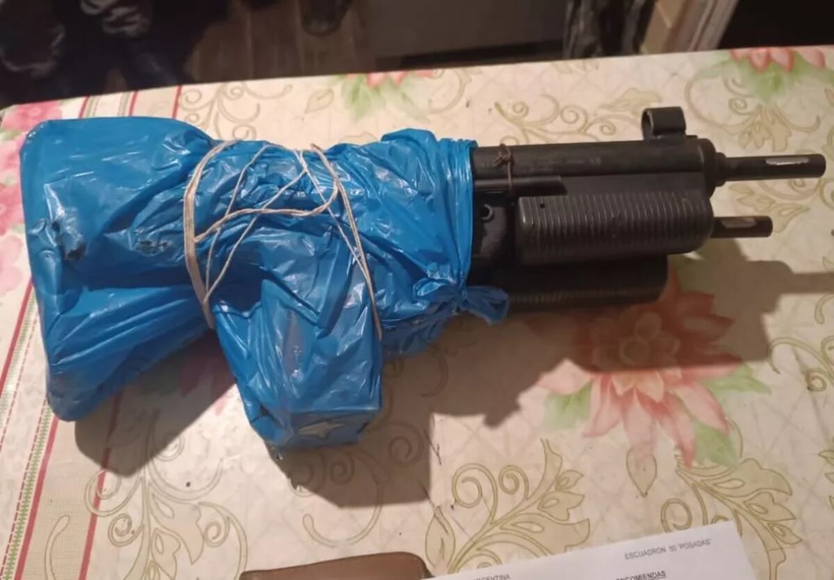 Policía es separado de la fuerza por robar armas del Comando de Apóstoles