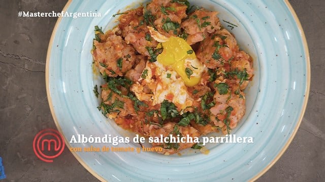 La joven preparó unas albóndigas de salchicha parrillera que fueron halagadas por el jurado.