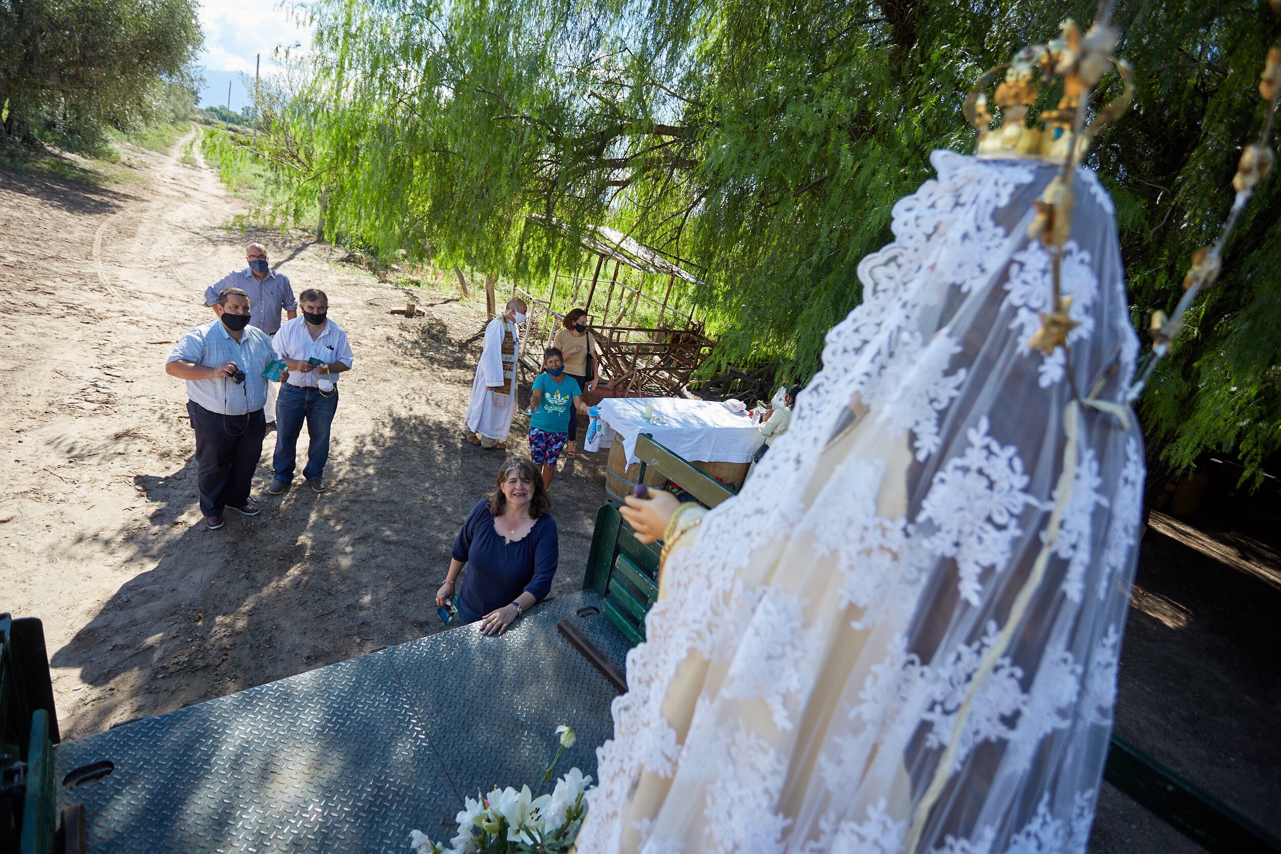 Llegada de la Virgen a una finca de Las Heras.