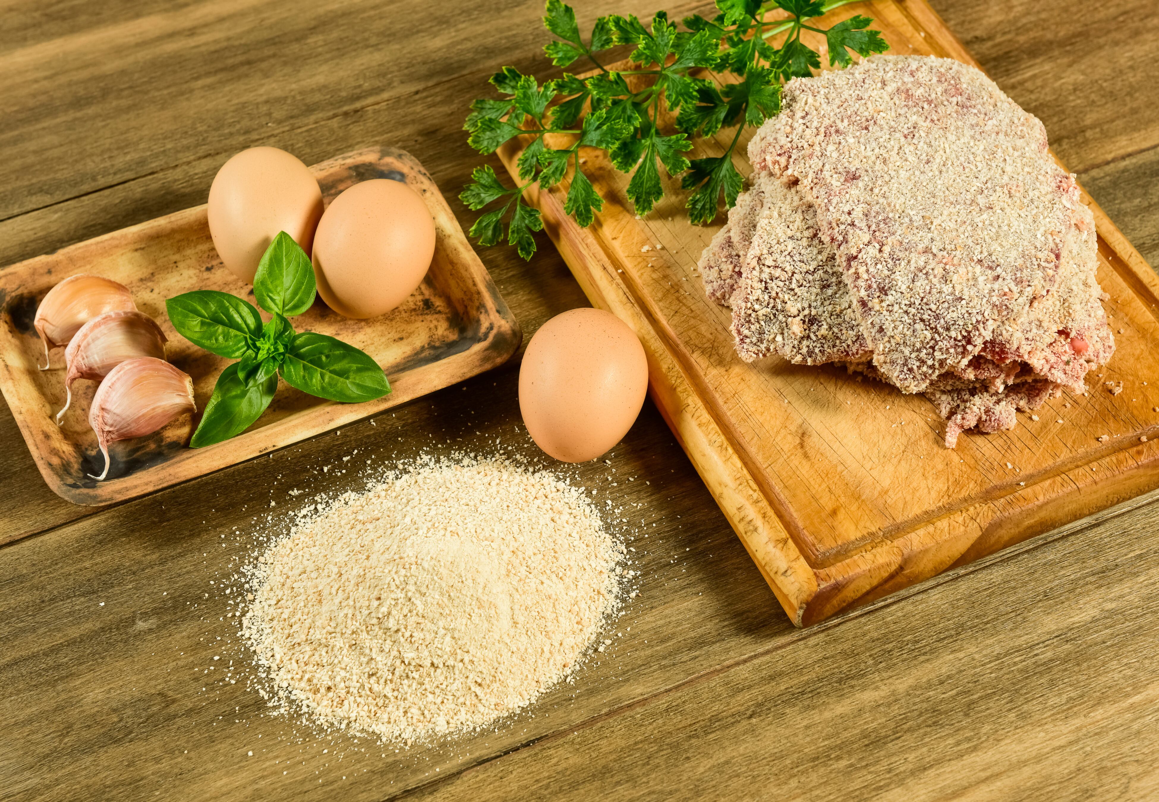 Trucos para que el pan rallado no se despegue de la milanesa.