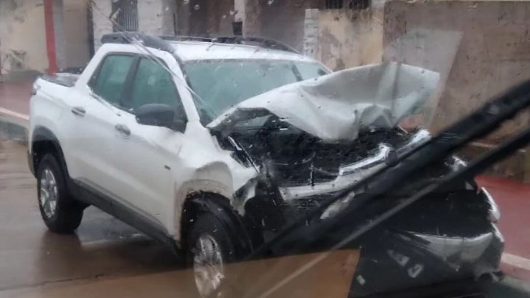 Accidente camioneta y tractor sobre Ruta 19 Arroyito