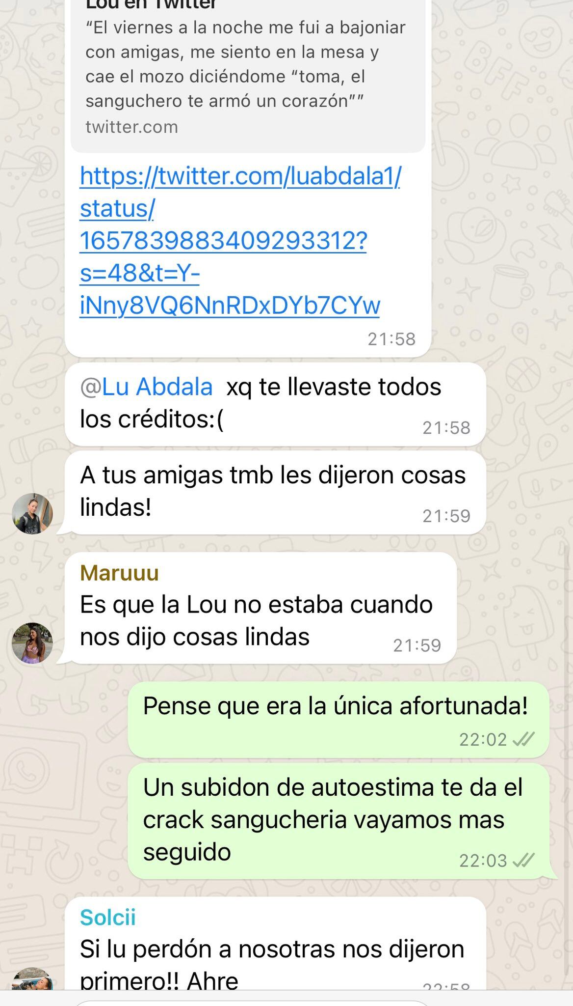 Salió a "bajonear con amigas" y se enamoró con un gesto del sanguchero