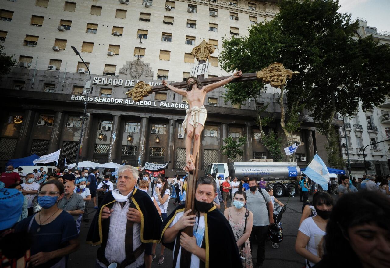 Misa,  en el sector de pañuelos celestes.