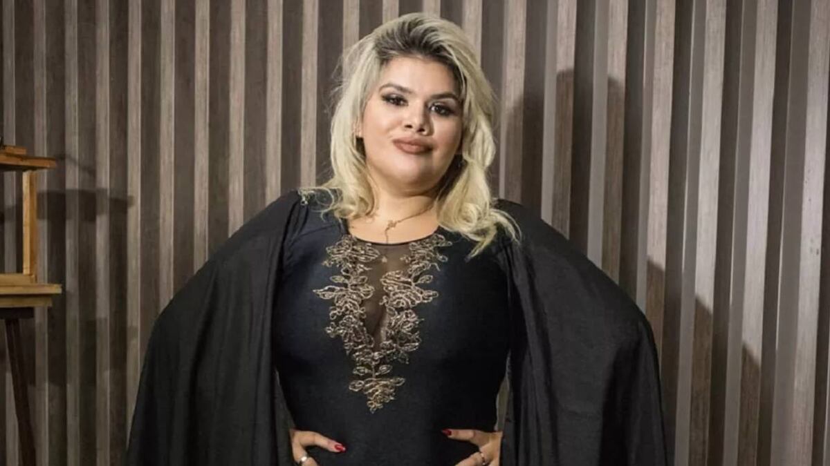 More Rial jugó al borde de la censura y casi muestra de más con una remera underboob