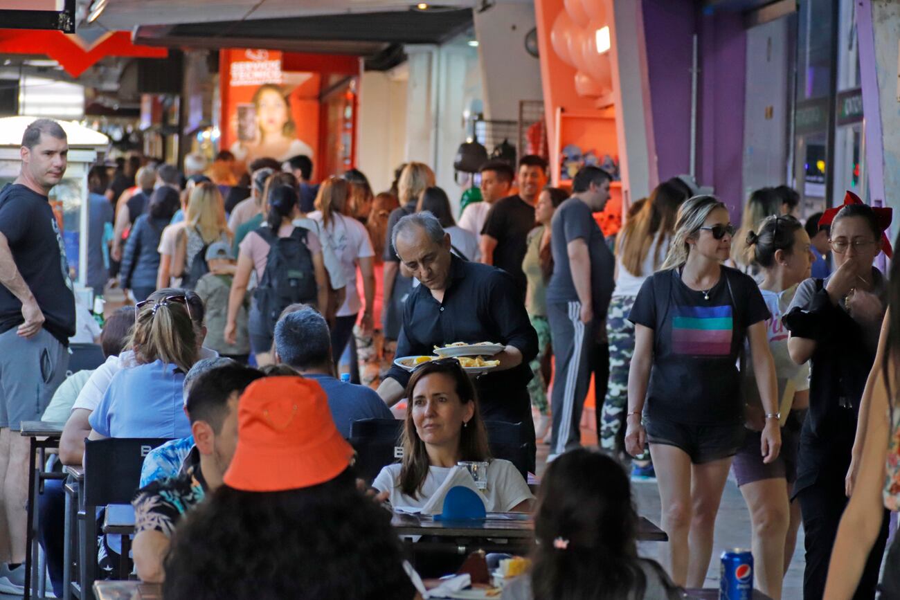 Gran cantidad de turistas llegaron a Villa Carlos Paz en el fin de semana largo. (La Voz)