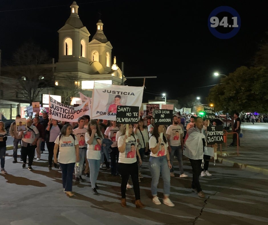 Multitudinaria marcha en Villa Dolores para recordar al adolescente.