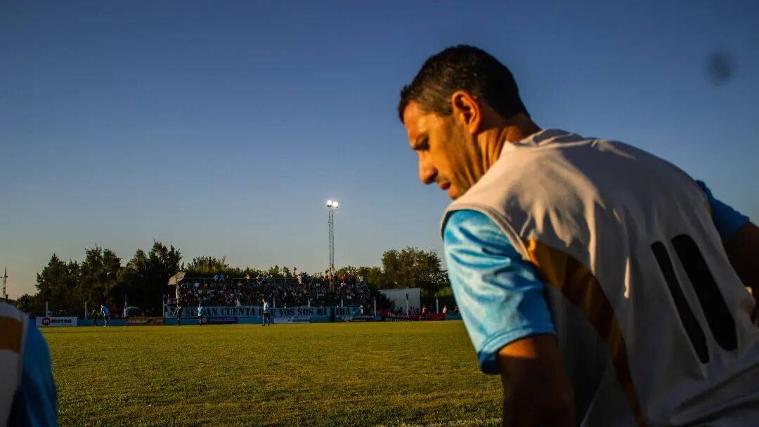 Maxi estuvo en el banco con la 11 hasta que llegó la hora del debut.