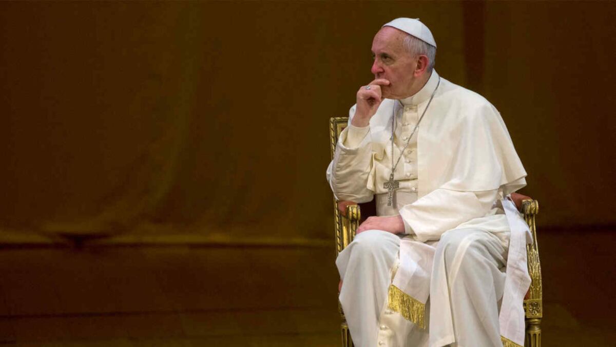 Por sus dolencias, le ordenan al papa Francisco guardar reposo por 10 días