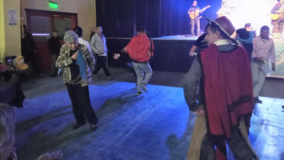 Norma Lezcano de Noguera bailando una zamba.