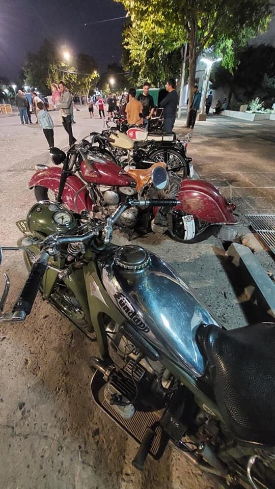 Más de 100 autos clásicos y motos antiguas participaron del encuentro en General Alvear.