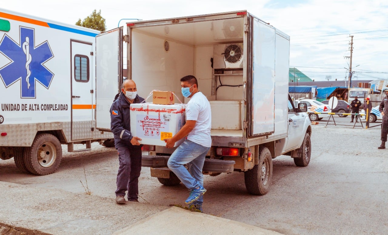 En los Hospitales Regionales de Ushuaia y Río Grande arribaron las primeras 900 dosis de la vacuna Rusa.