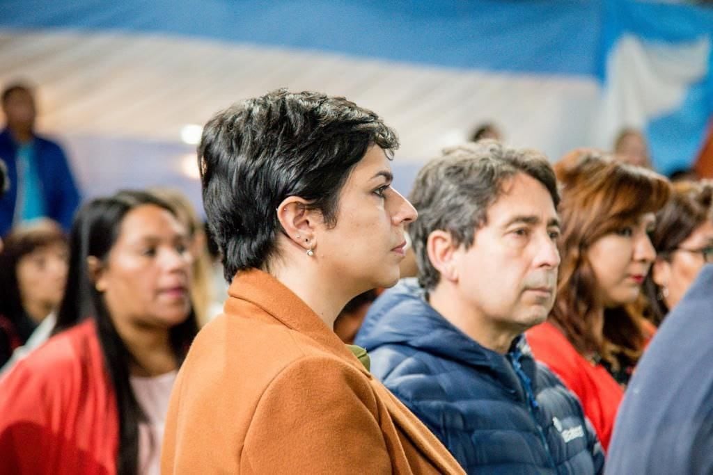 Yesica Garay y Daniel Arias representaron a la Municipalidad en el acto por el 137 Aniversario de la Policía Provincial.