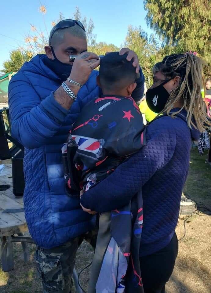 Gastón de la Reta en pleno trabajo solidario. 