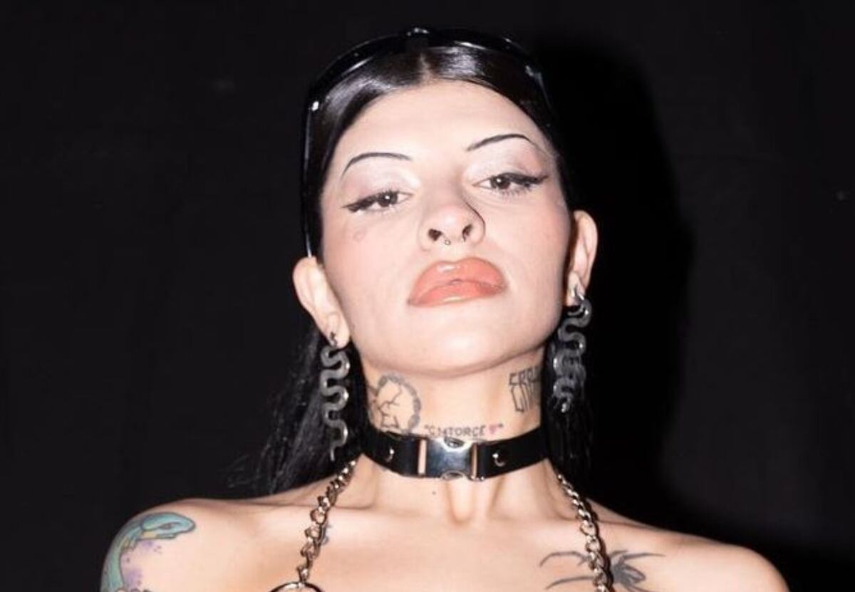 Corset, corpiño de encaje y minishort: el atrevido look de Cazzu que conquistó a todos