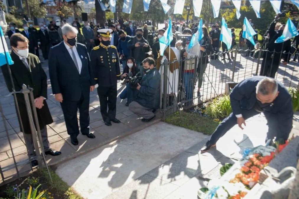 En el acto central por el Día de la Independencia en Jujuy se rindió homenaje a la figura del general Manuel Belgrano, en la plaza que lleva su nombre.